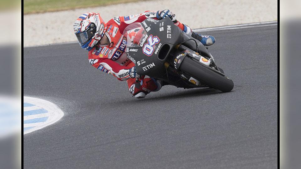 Pembalap Ducati, Andrea Dovizioso ketika menjajal motor. Copyright: Mirco Lazzari gp/Getty Images