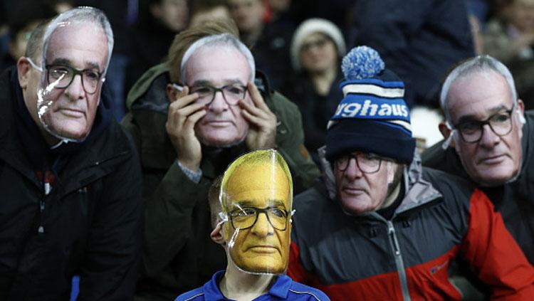 Para%20suporter%20Leicester%20penuhi%20Stadion%20King%20Power%20dengan%20memakai%20topeng%20wajah%20Claudio%20Ranieri.