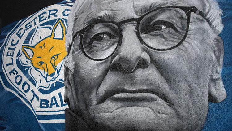 Lukisan wajah Claudio Ranieri dan logo Leicester City. - INDOSPORT