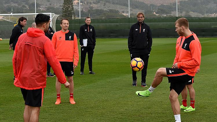 Jurgen Klopp dalam sesi latihan. Copyright: Andrew Powell/Liverpool FC via Getty Images