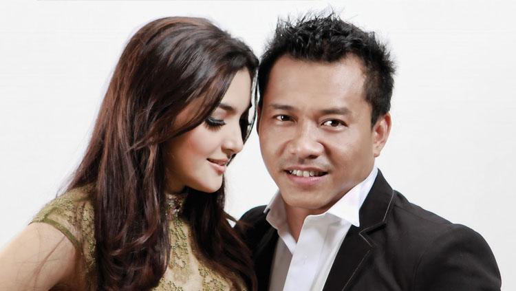 Anang Hermansyah bermain sepak bola dengan putranya Arsya, saat liburan ke kawasan Puncak, Bogor. Istri Ashanty itu menyebut putra bungsunya dengan embel-embel Ronaldo.