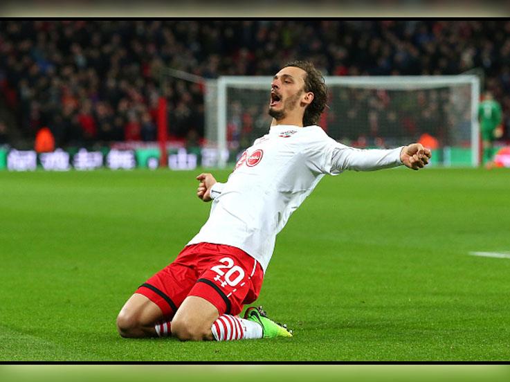 Manolo%20Gabbiadini%20melakukan%20selebrasi%20di%20final%20Piala%20Liga%20Inggris.