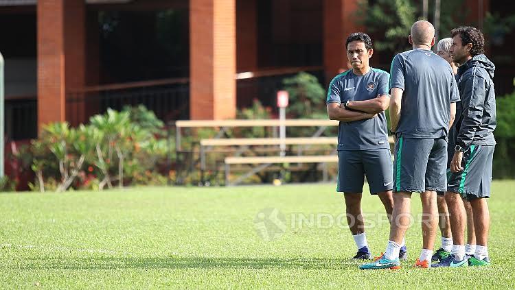 Luis Milla dan para asisten pelatih Timnas U-22 Indonesia.