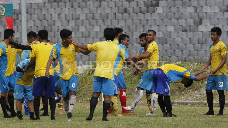 Persegres%20Gresik%20United%20dalam%20sesi%20latihan.