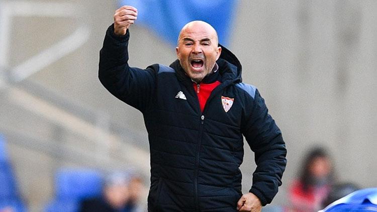 Ekspresi pelatih Sevilla, Jorge Sampaoli di pinggir lapangan. Copyright: David Ramos/Getty Images