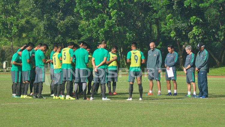 Timnas U-22 berdoa sebelum dan sesudah pertandingan internal.