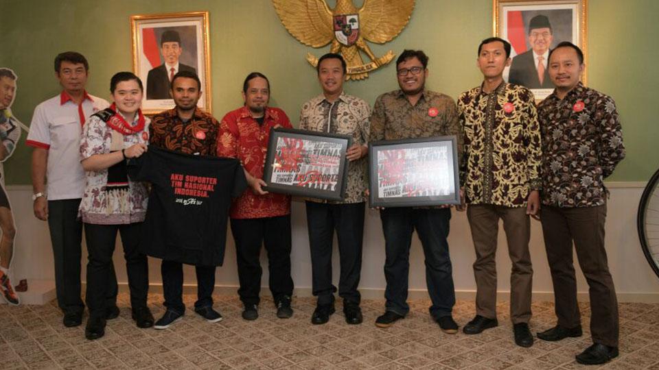 Imam Nahrawi saat menemui perwakilan dari Paguyuban Suporter Timnas Indonesia (PSTI) Copyright: Kemenpora