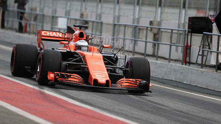Fernando Alonso saat uji coba Sirkuit Catalunya. - INDOSPORT