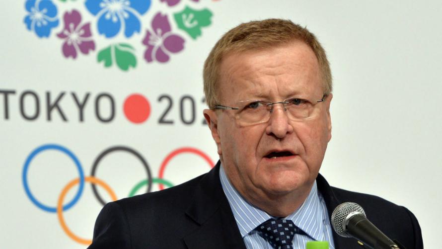 Pejabat senior Olimpiade Internasional, John Coates telah mempersiapkan sejumlah skenario agar Olimpiade Tokyo bisa tetap dilangsungkan meskipun vaksin corona. - INDOSPORT