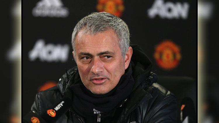 Pelatih Manchester United, Jose Mourinho dalam sebuah konferensi pers. Copyright: Matthew Peters/Man Utd/Getty Images
