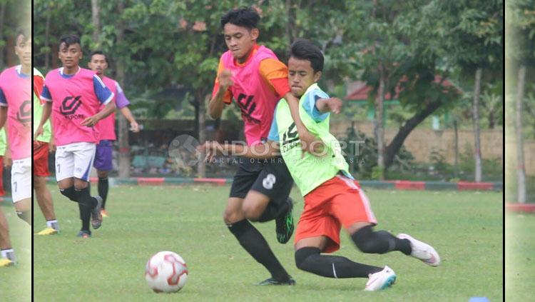Para%20pemain%20Sragen%20United%20mengikuti%20seleksi.