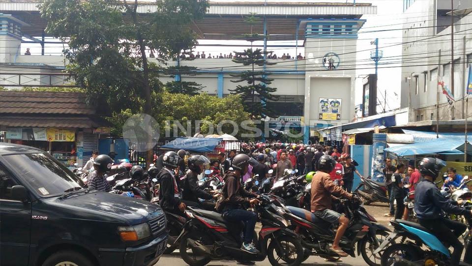 Antusias Bobotoh di Leg Kedua Semifinal Piala Presiden 2017. Copyright: Muhammad Ginanjar/Indosport