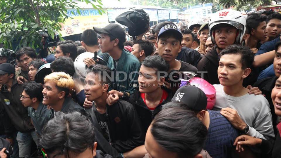 Antusias Bobotoh di Leg Kedua Semifinal Piala Presiden 2017. Copyright: Muhammad Ginanjar/Indosport