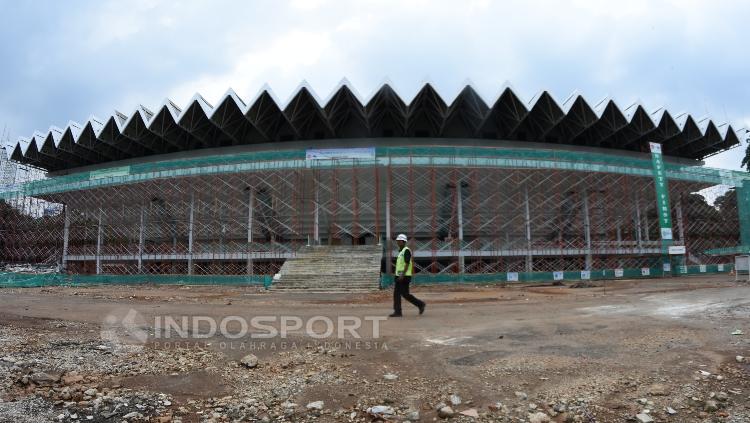 Tampak depan kondisi terkini renovasi venue Istora Senayan.