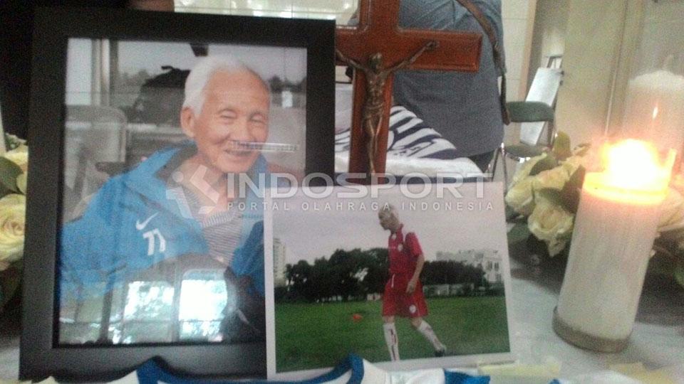 Situasi persemayaman Sugih Hendarto, pemain legendaris Persija Jakarta dan Timnas Indonesia yang wafat. - INDOSPORT