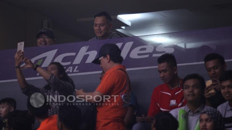 Agus Harimurti Yudhoyono (atas) hadir pada laga IBL All Star 2017.