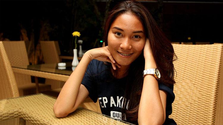Deliana Fatmawati menjadi wasit wanita pertama Indonesia yang mengantongi lisensi FIFA. - INDOSPORT