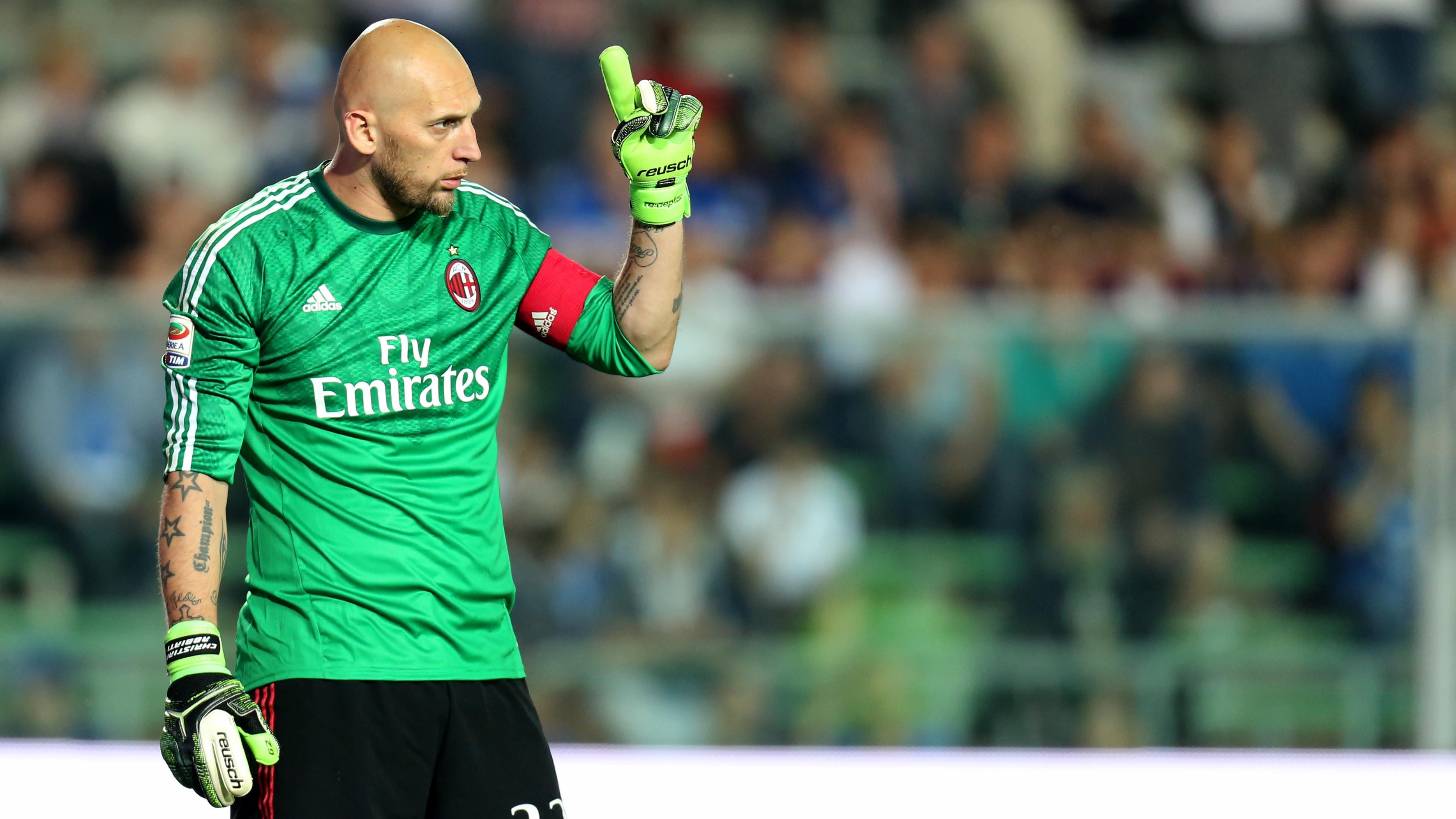 Christian Abbiati menjadi salah satu pemain tumbal yang digunakan AC Milan kepada rival Serie A Liga Italia, Juventus sebagai permintaan maaf di laga trofeo. - INDOSPORT