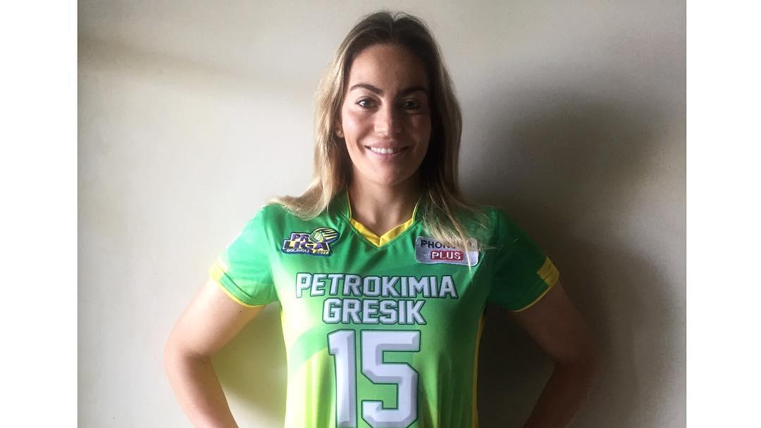 Veronica Angeloni, mantan kekasih Christian Vieri, menjadi pemain tim Gresik Petrokimia. - INDOSPORT