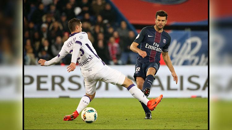 Pemain Paris Saint-Germaint, Thiago Motta ketika melawan Barcelona. Copyright: Jean Catuffe/Getty Images