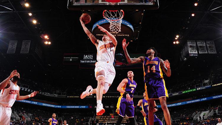 Pemain%20Phoenix%20Suns%2C%20Devin%20Booker%2C%20memasuka%20bola%20ke%20net%20Los%20Angeles%20Lakers.
