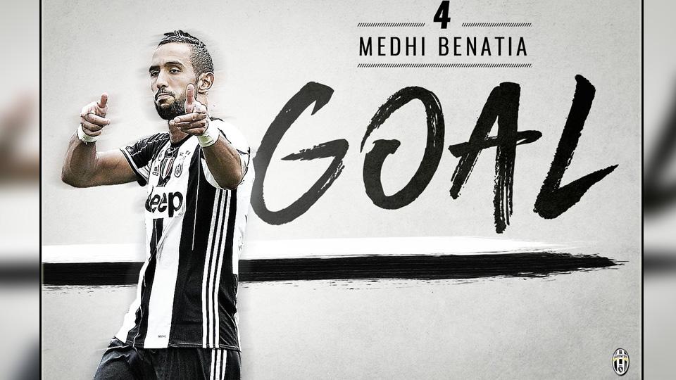 Mehdi Benatia, berikan keunggulan untuk Juventus atas AC Milan di babak pertama dalam laga Serie A Italia 2016/17 pekan ke-28, Sabtu (11/03/17). Copyright: Twitter Juventus