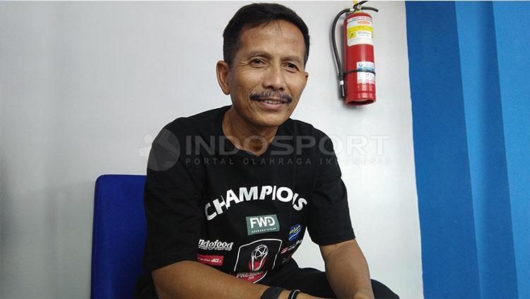 Pelatih Persib Bandung, Djajang Nurdjaman. Copyright: INDOSPORT/Muhammad Ginanjar.