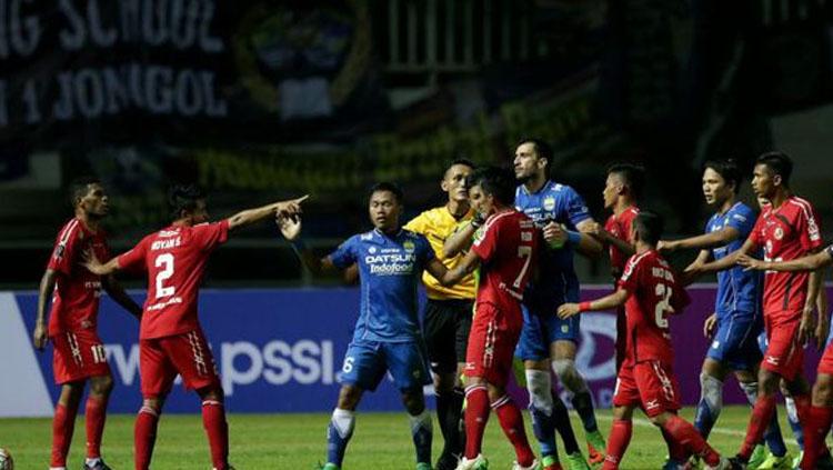 Vendry Mofu terlibat keributan dalam laga perebutan peringkat ketiga Piala Presiden 2017 Copyright: Kompas.com