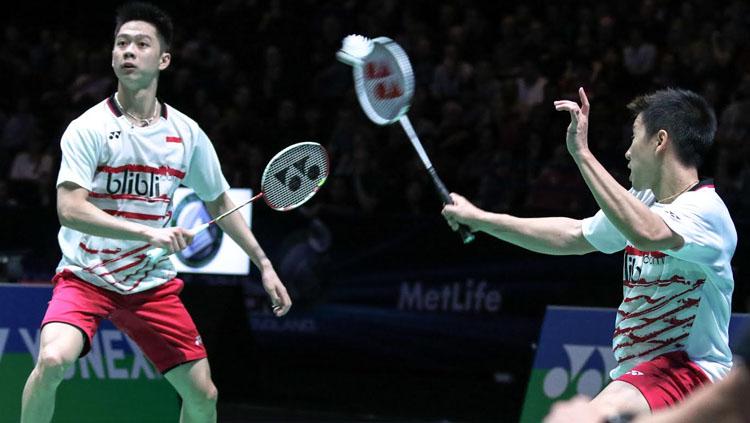 Kevin%20Sanjaya%20Sukamuljo%2FMarcus%20Fernaldi%20Gideon%20tampak%20fokus%20saat%20mengembalikan%20shuttlecock.