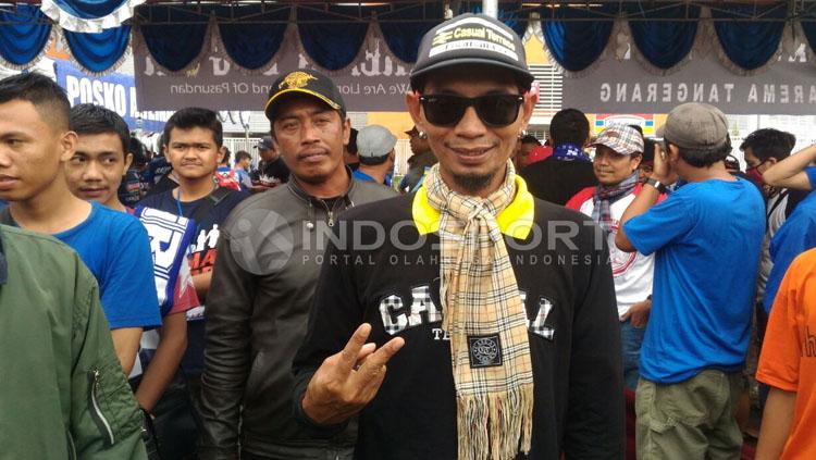 Dirigen kebanggaan Aremania, Yuli Sumpil.