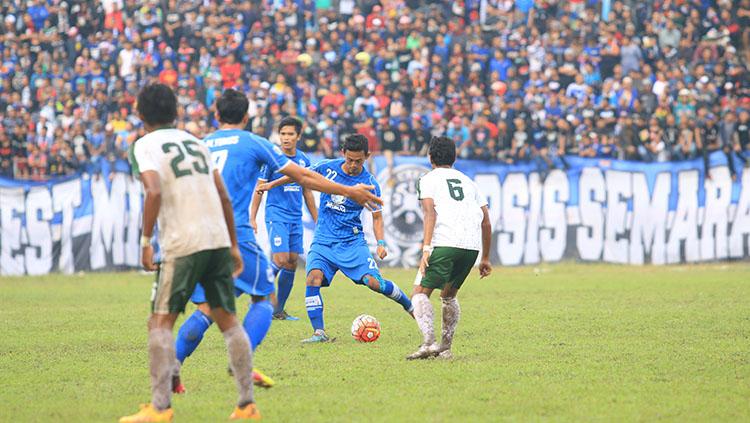 Persebaya Surabaya menyerah dari PSIS Semarang dalam laga uji coba di Stadion Jatidiri. Copyright: Ghozi El Fitra/INDOSPORT.
