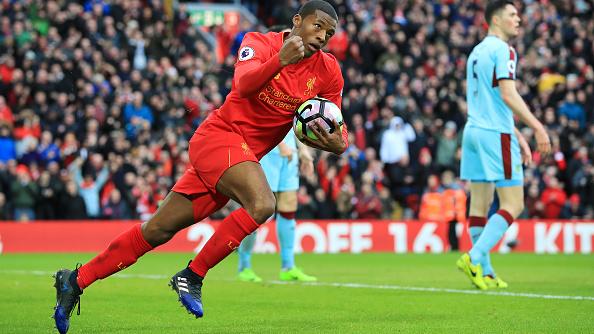 Georginio Wijnaldum kala mencetak gol ke gawang Burnley, kemarin malam. - INDOSPORT