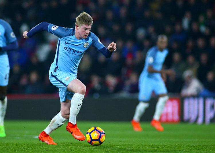 Kevin De Bruyne kini menjadi andalan di Manchester City bersama Pep Guardiola. Copyright: Mark Kerton/Action Plus via Getty Images