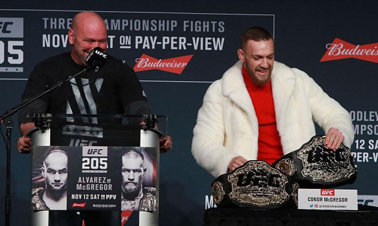 Petarung%20UFC%2C%20Conor%20McGregor%20%28baju%20merah%29.