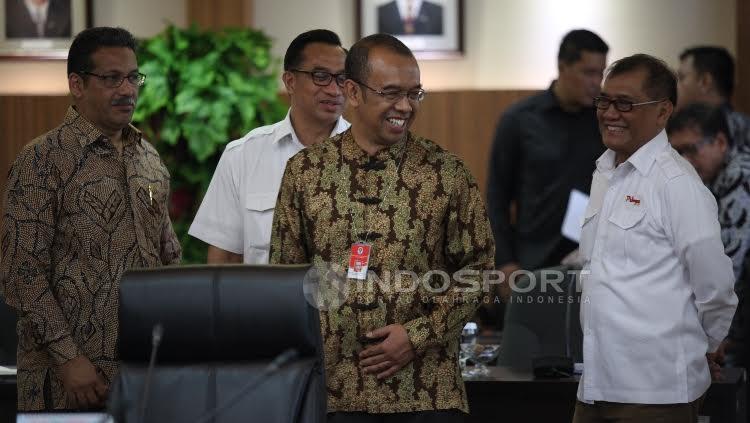 Sesmenpora Gatot S.Dewa Broto menyindir Menteri Olah Raga Malaysia Syed Saddiq yang tak kunjung minta maaf atas kasus pengeroyokan suporter Timnas Indonesia.