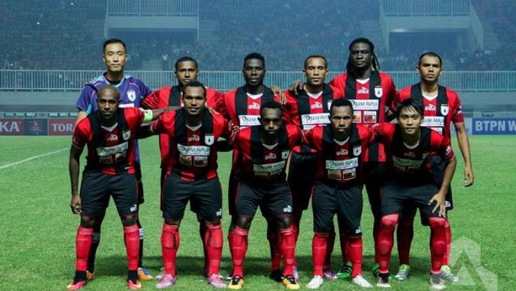 Skuat Persipura Jayapura saat berlaga di Indonesian Soccer Championship 2016.