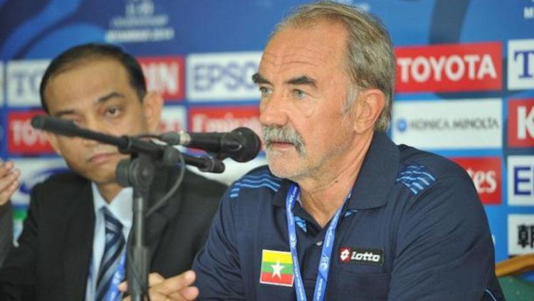 Pelatih Timnas Myanmar, Gerd Zeise. Copyright: liputan6.com