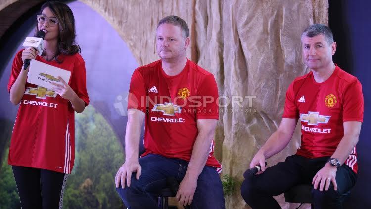 David%20May%20%28tengah%29%20dan%20Denis%20Irwin%20%28kanan%29%20melakukan%20sesi%20tanya%20jawab.