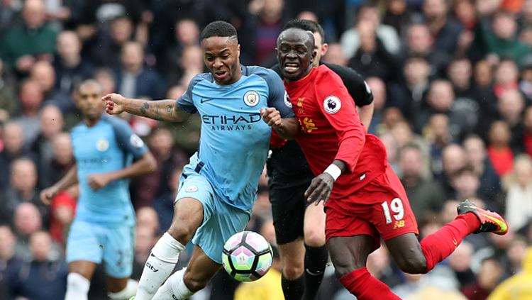 Sterling dan Mane berembut bola. Copyright: Martin Rickett/PA Images via Getty Images