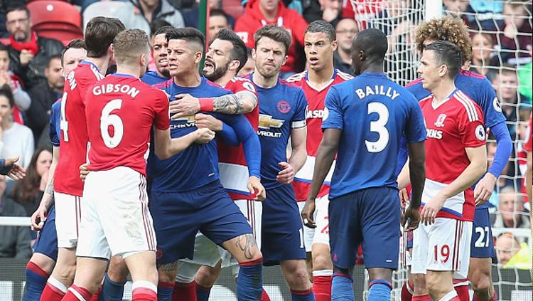 Insiden keributan sempat pecah di laga antara Middlesbrough melawan Man United. - INDOSPORT