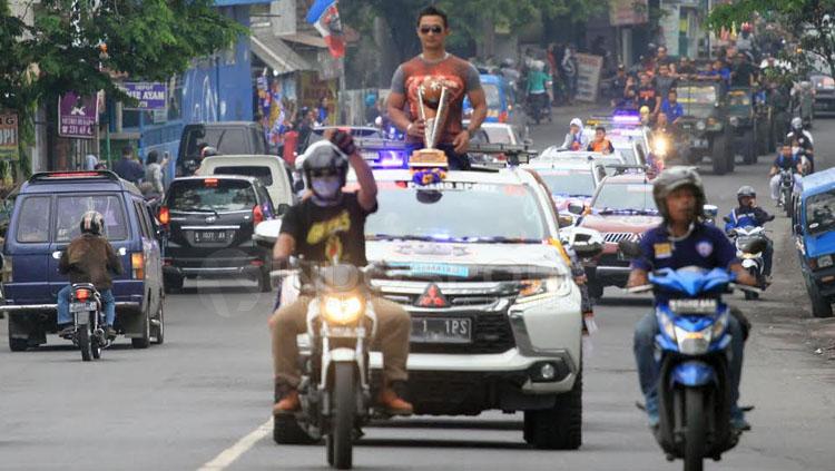 Konvoi di jalan lintas selatan Kabupaten Malang, tampak berjalan dengan tertib.