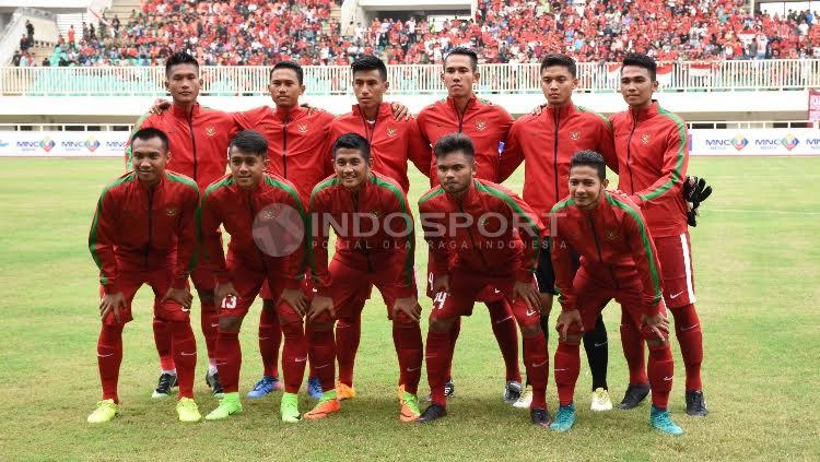 Skuat TImnas U-22 saat menghadapi Myanmar dalam laga uji coba di Stadion Pakansari, Bogor. - INDOSPORT