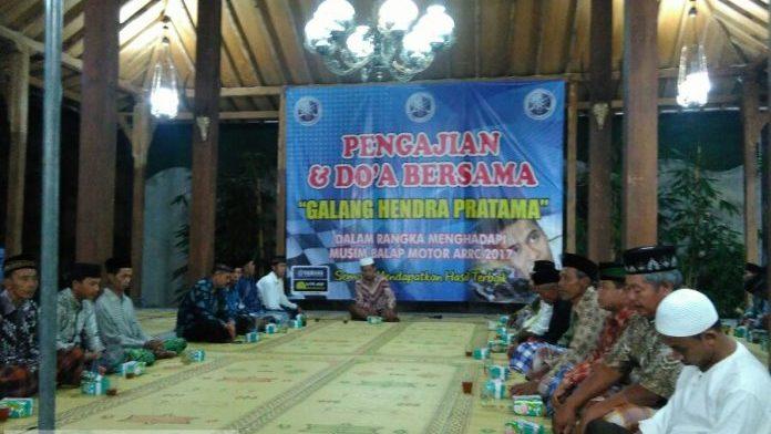 Galang%20Hendra%20Pratama%20menggelar%20pengajian%20dan%20doa%20bersama%20jelang%20ARRC%202017.