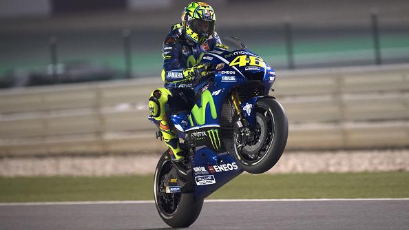 Valentino Rossi saat menjalani sesi latihan bebas 1 di Sirkuit Losail, Doha, Qatar. Copyright: Mirco Lazzari/ Getty Images