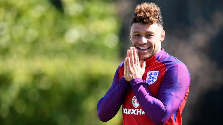 Chamberlain mengungkapkan cintanya kepada sang ibunda di hari yang spesial ini. Copyright: Michael Regan - The FA/The FA via Getty Images