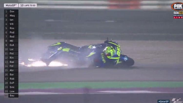 Andrea Iannone terjatuh pada balapan MotoGP Qatar. Copyright: Twitter