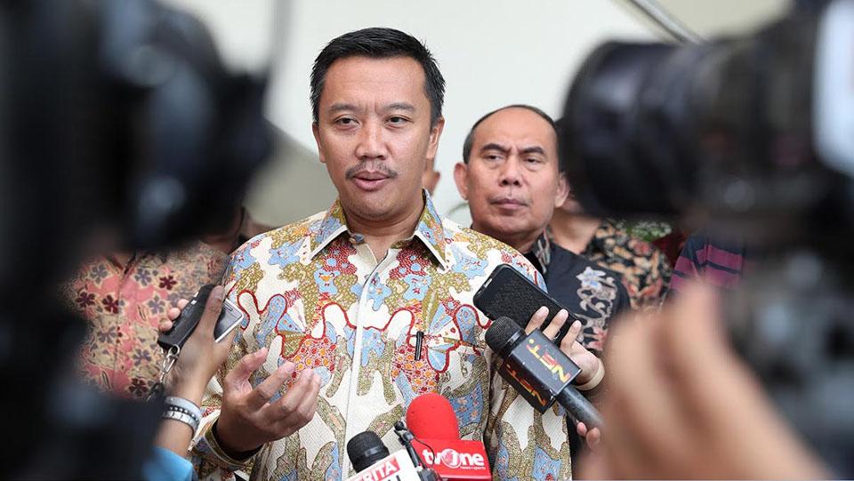 Menpora%20Imam%20Nahrawi%20saat%20mengikuti%20rapat%20persiapan%20Asian%20Games%202018%20yang%20dipimpin%20langsung%20Wapres%20Jusuf%20Kalla%2C%20di%20Kantor%20Wakil%20Presiden%2C%20Jl.%20Veteran%2C%20Jakarta%20Pusat%2C%20Rabu%20%2829%2F3%29%20pagi.