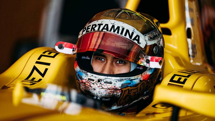 Sean Gelael saat dalam mobil balapnya. - INDOSPORT