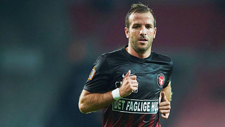 Rafael van der Vaart pada laga saat melawan Esbjerg fB. Copyright: Lars Ronbog / FrontZoneSport via Getty Images