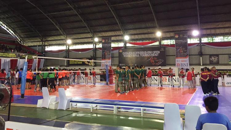 Turnamen Danjen Kopassus BNI Volley Ball merupakan salah satu rangkaian acara menyambut HUT Kopassus yang ke-65. Copyright: Muhammad Adiyaksa/INDOSPORT